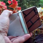 Novi Samsung Z Flip 5 u festivalskoj atmosferi